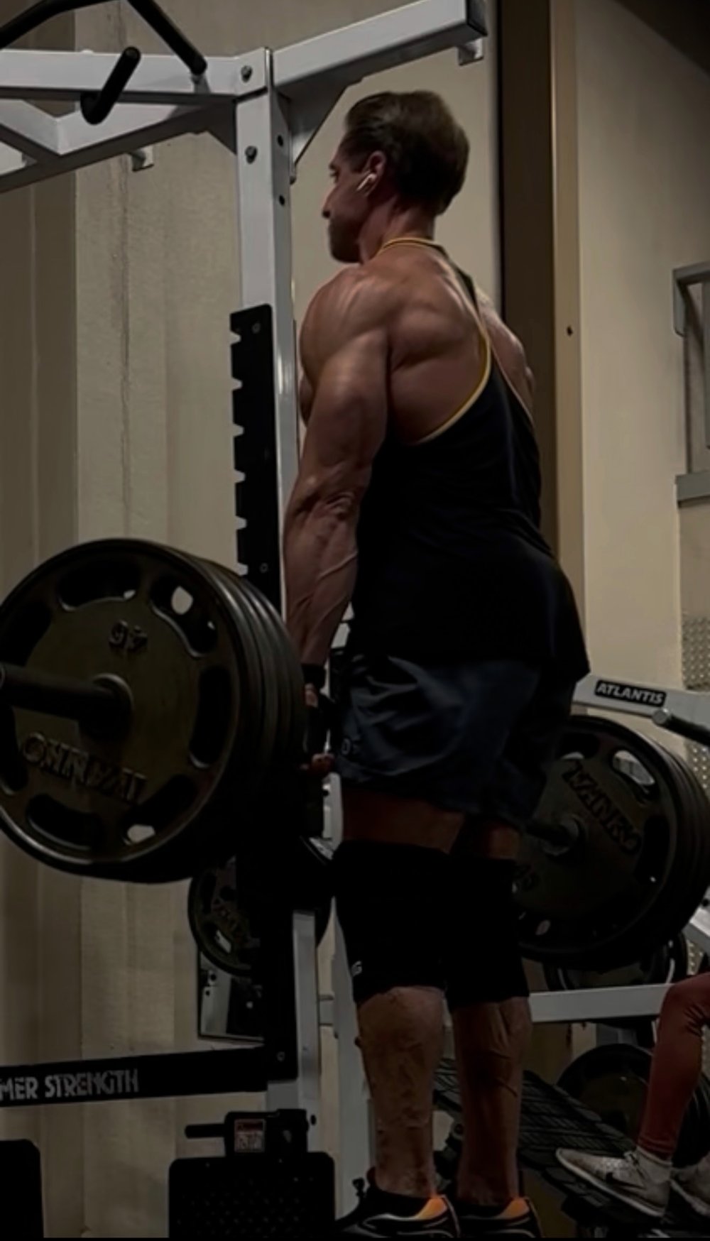 Coach Alex pulling heavy in the rack